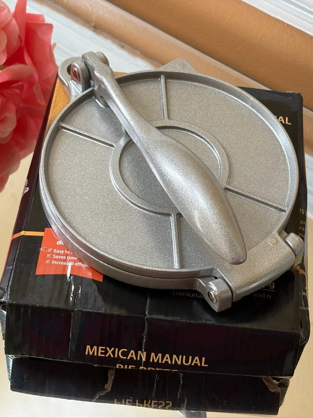 NEW Cast Iron Tortilla Press